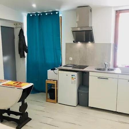 2 Pièces renové au centre NICE place GARILABI PORT Apartamento